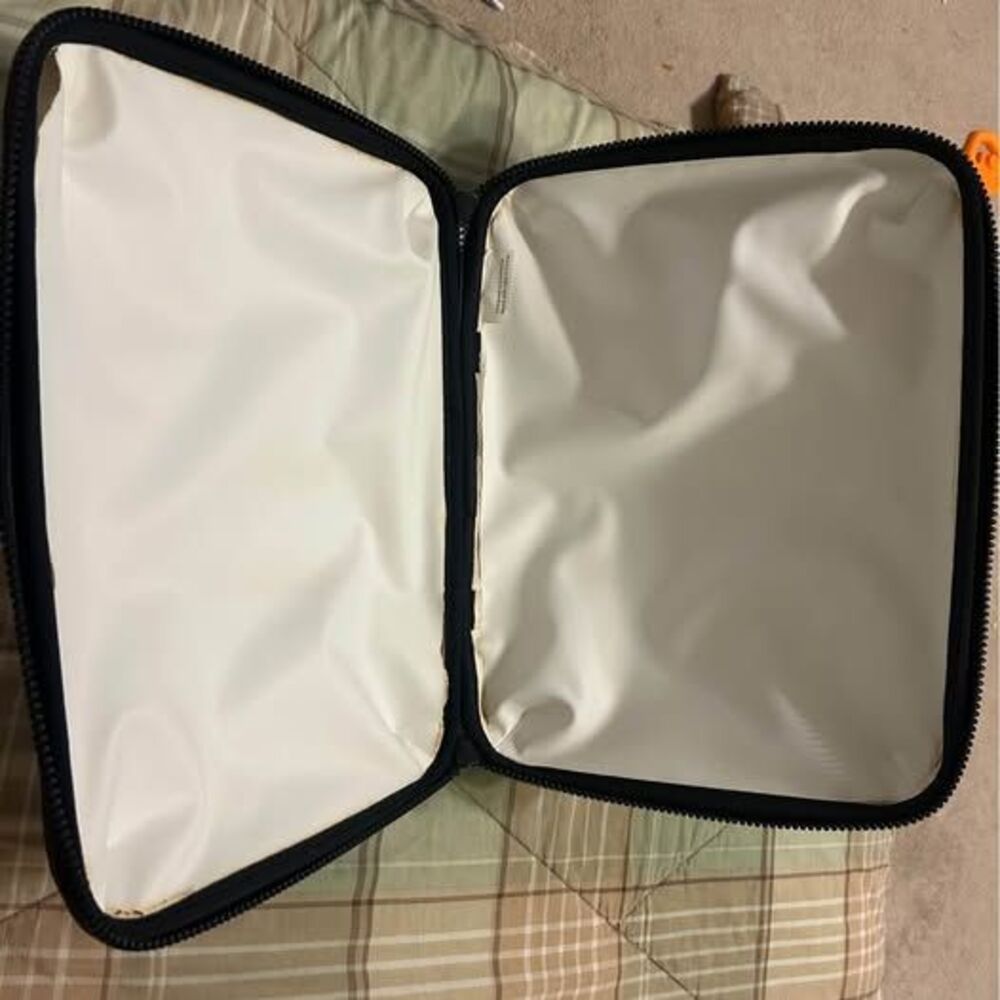 STOW Hard Shell Travel Case - Picture 4 of 5